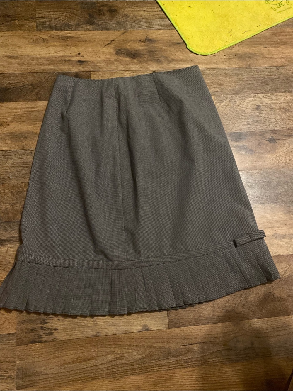 Larry Levine Gray Pleated Hem Midi Skirt